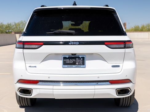 Used 2023 Jeep Grand Cherokee Overland AWD/4WD image 8