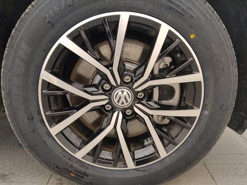 Used 2021 Volkswagen Tiguan SE FWD image 31