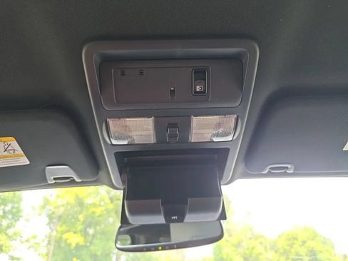 Used 2019 Nissan Titan SV w/ SV Convenience Package RWD image 38