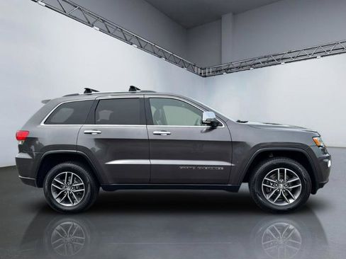 Used 2017 Jeep Grand Cherokee Limited AWD/4WD image 3