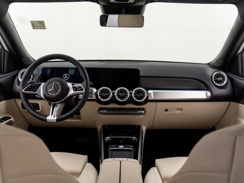 New 2025 Mercedes-Benz GLB 250 4MATIC image 10