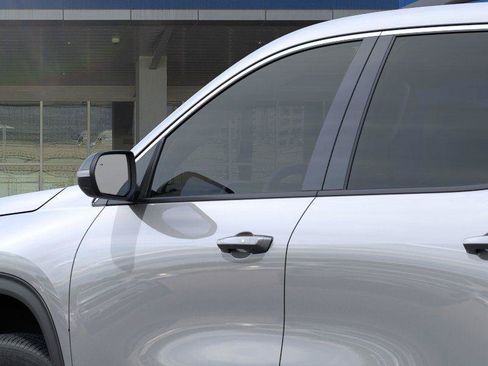New 2026 Chevrolet Traverse LT FWD image 12