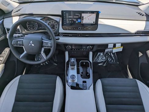 New 2026 Mitsubishi Outlander SE FWD image 15