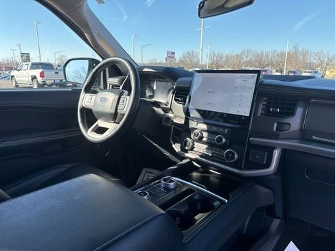 Used 2024 Ford Expedition XLT AWD/4WD image 19