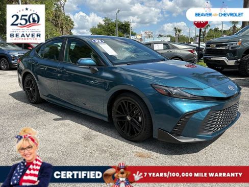 Used 2025 Toyota Camry SE FWD image 9