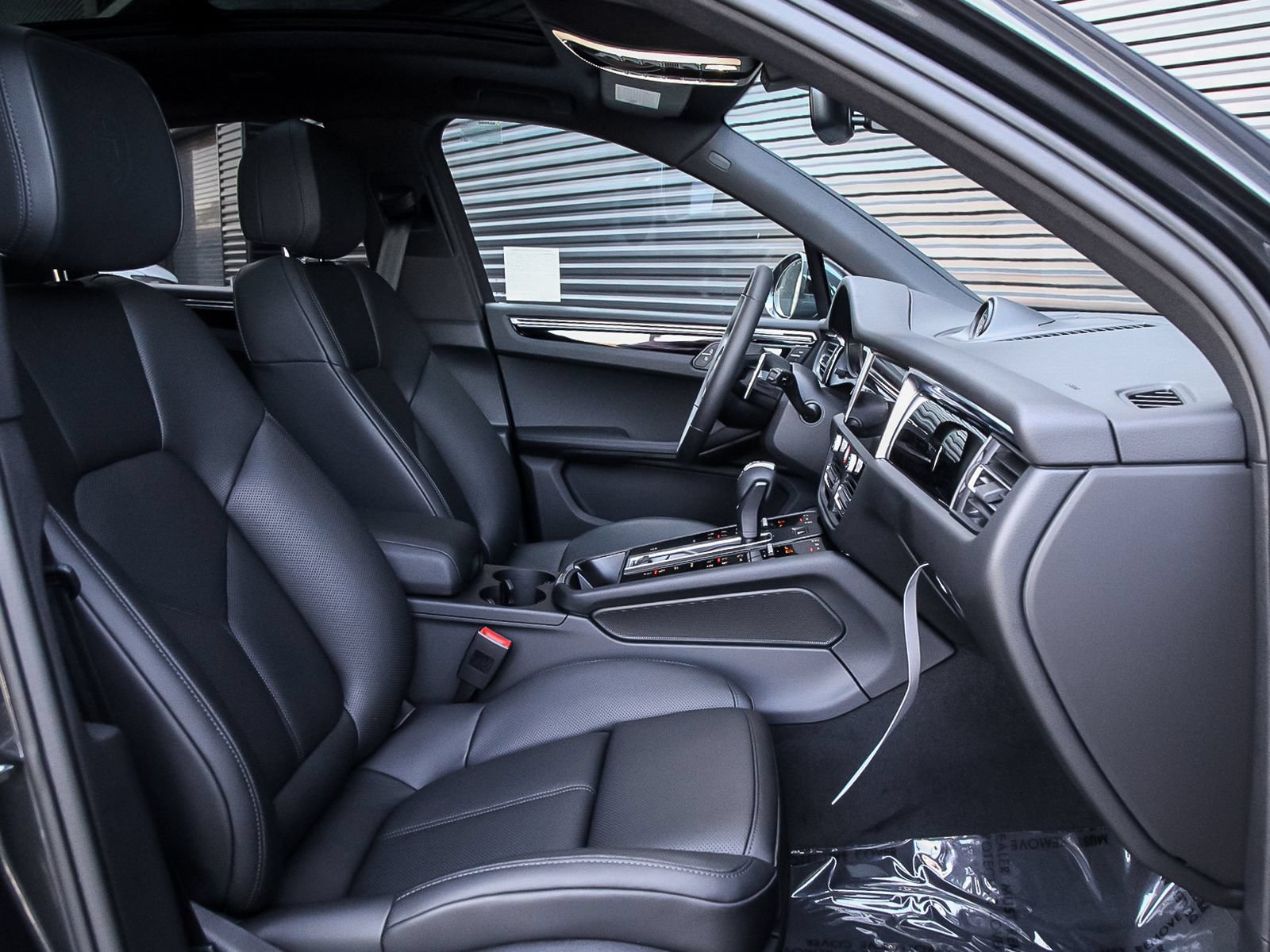 Certified 2026 Porsche Macan AWD/4WD image 26