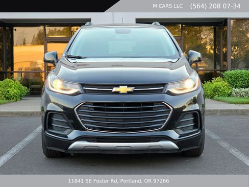 Used 2020 Chevrolet Trax LT w/ LT Convenience Package FWD image 3