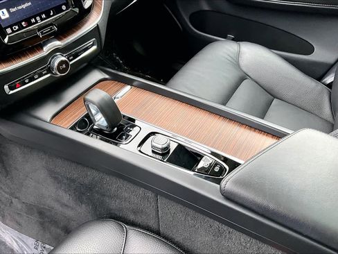 Certified 2023 Volvo XC60 B5 Plus w/ Climate Package image 16