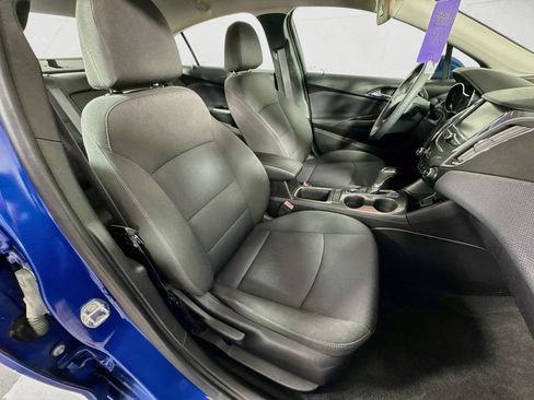 Used 2017 Chevrolet Cruze LT w/ Convenience Package FWD image 33