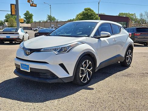 Used 2018 Toyota C-HR XLE image 1