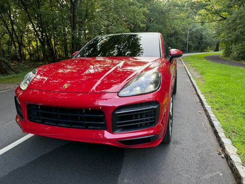 Used 2021 Porsche Cayenne GTS AWD/4WD image 4