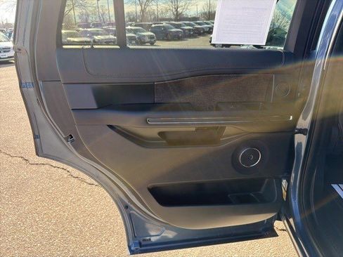 Used 2020 Ford Expedition Limited image 12