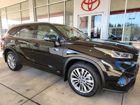 New 2026 Toyota Highlander Platinum image 4