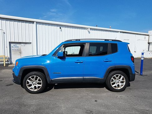 Used 2015 Jeep Renegade Latitude AWD/4WD image 2