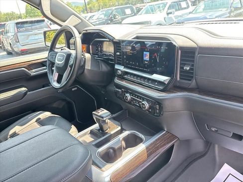 Used 2024 GMC Sierra 1500 Elevation w/ Elevation Premium Package AWD/4WD image 13