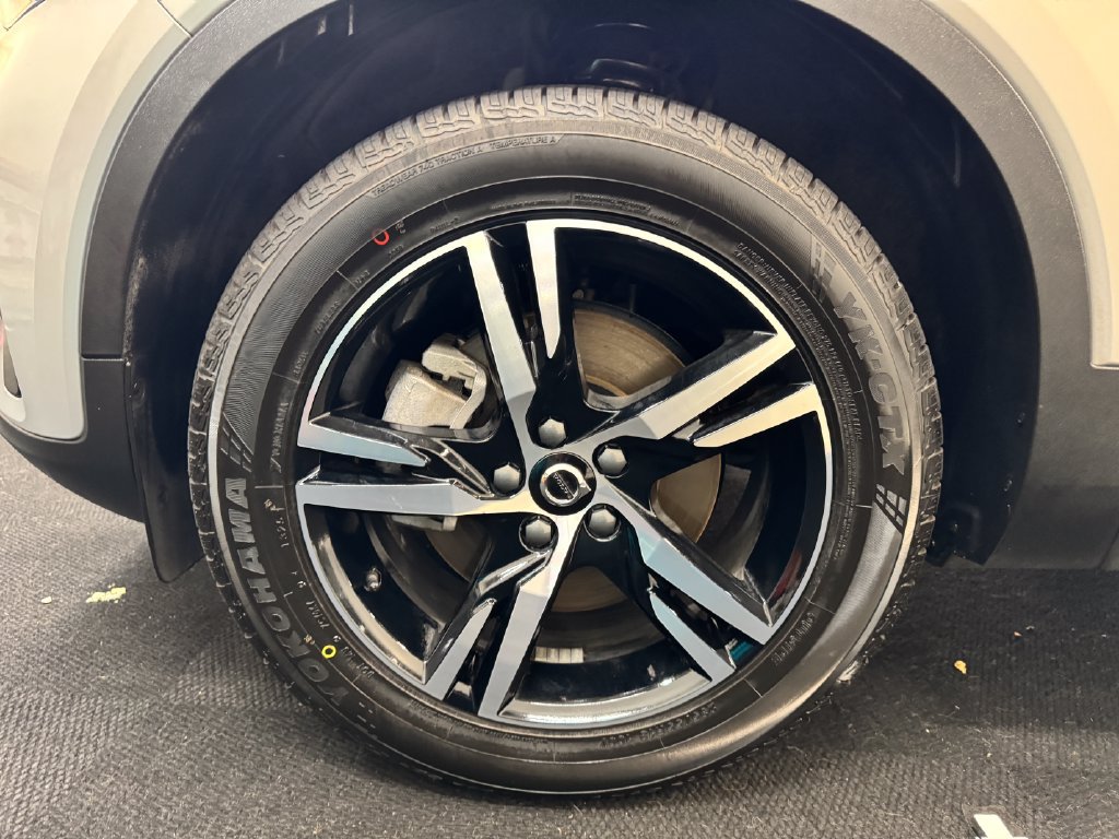 Used 2024 Volvo XC40 B5 Core AWD/4WD image 13