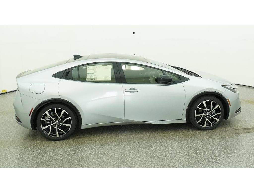 New 2026 Toyota Prius Plug-In Hybrid FWD image 11