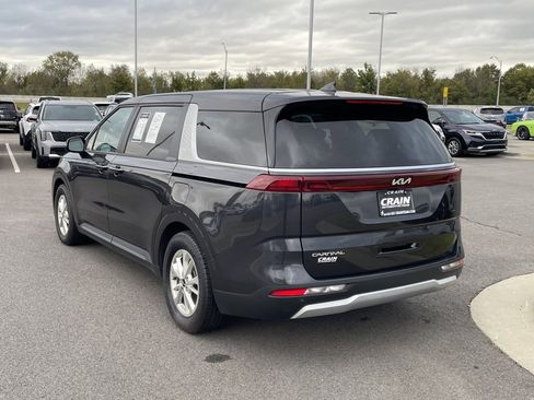 Certified 2023 Kia Carnival LX image 5
