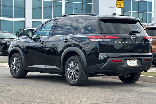 Used 2025 Nissan Pathfinder SV AWD/4WD image 5