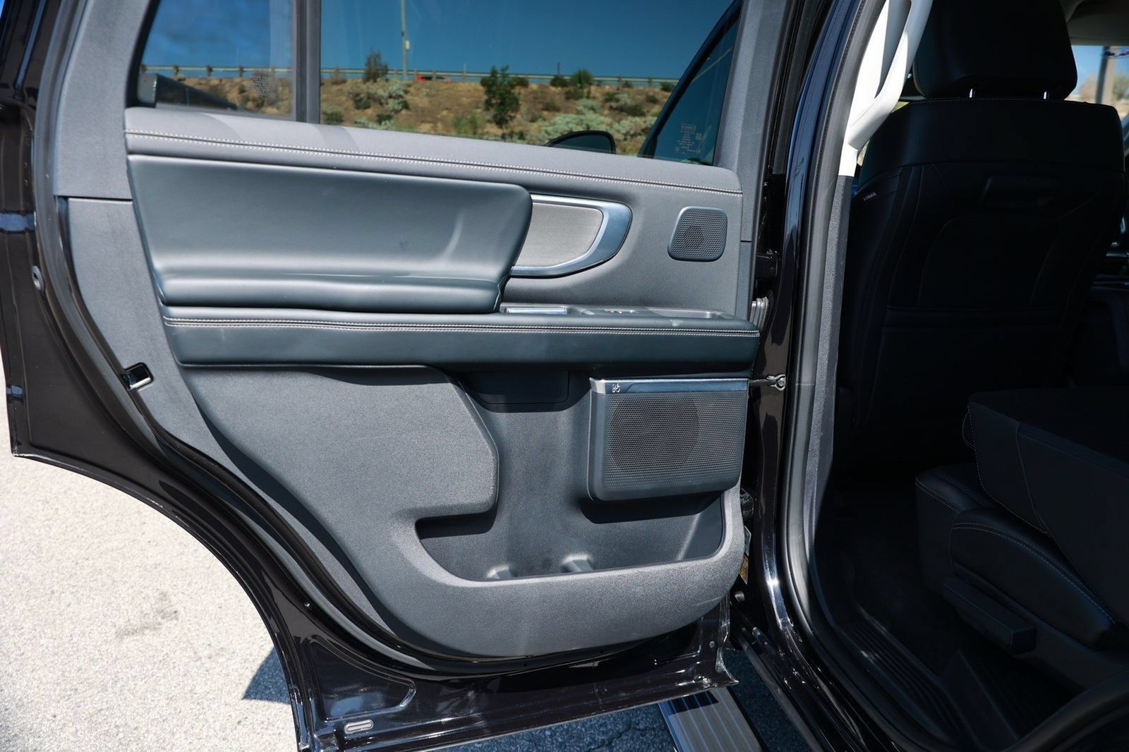 Used 2025 Ford Expedition Platinum w/ Driver's Package AWD/4WD image 43