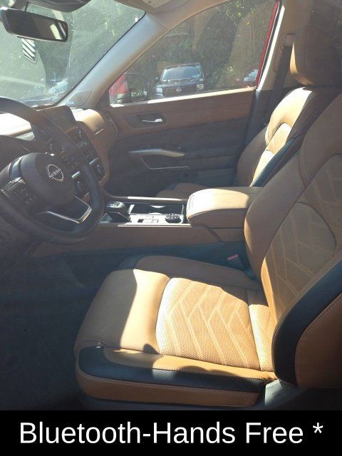 Certified 2025 Nissan Pathfinder Platinum w/ Black Appearance Package AWD/4WD image 14