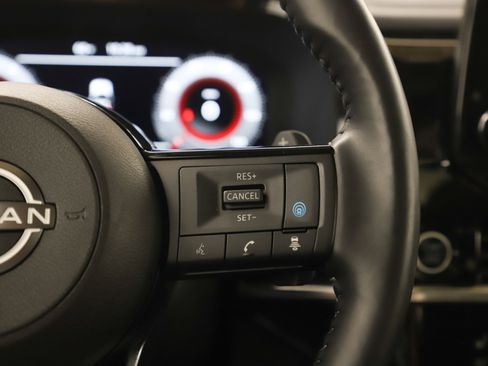 Used 2024 Nissan Pathfinder Platinum image 31