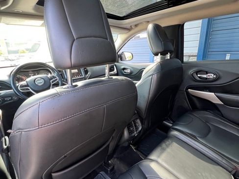 Used 2018 Jeep Cherokee Limited image 12