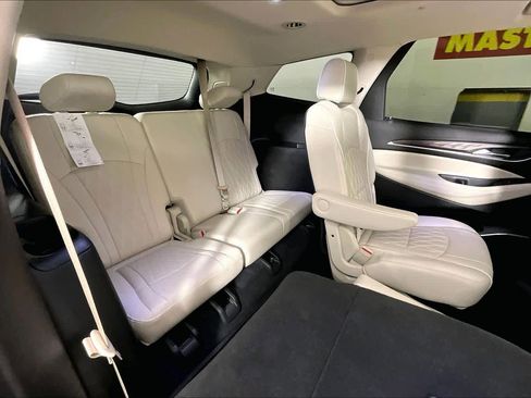 Certified 2022 Buick Enclave Avenir w/ Avenir Technology Package image 19