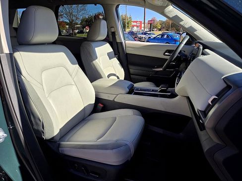 Certified 2025 Nissan Pathfinder SL image 12