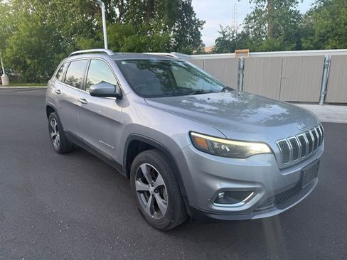 Used 2019 Jeep Cherokee Limited w/ Trailer Tow Group AWD/4WD image 1