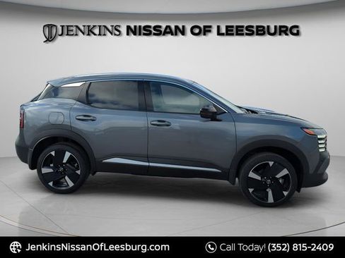 New 2026 Nissan Kicks SR w/ Cold Weather Package FWD image 2