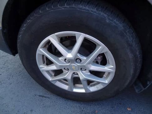 Used 2023 Chevrolet Equinox LT image 13