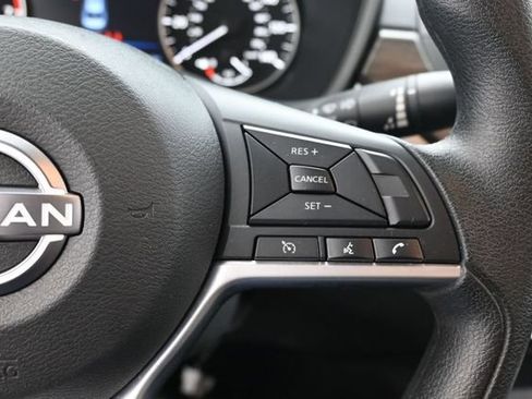 Used 2025 Nissan Altima 2.5 SV FWD image 15