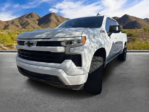 Used 2022 Chevrolet Silverado 1500 RST w/ Convenience Package II AWD/4WD image 2