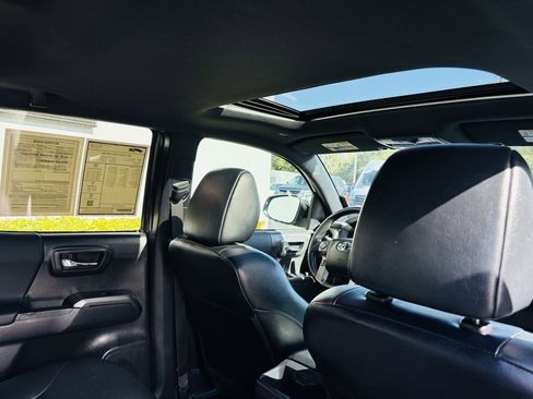 Used 2022 Toyota Tacoma TRD Sport image 29