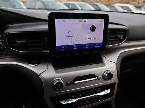 Used 2022 Ford Explorer XLT w/ Equipment Group 202A image 26