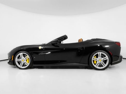Used 2019 Ferrari Portofino image 3