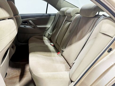 Used 2011 Toyota Camry LE image 23