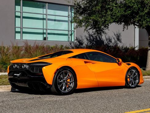 Used 2025 McLaren Artura RWD image 9