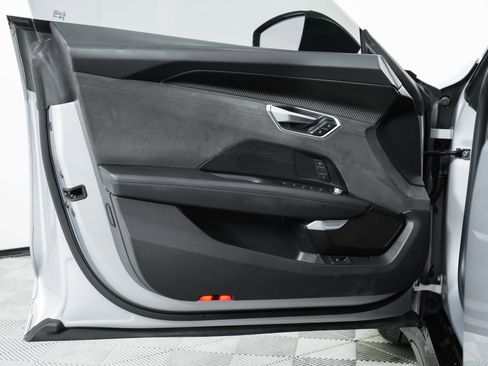 Used 2022 Audi e-tron GT Prestige image 17