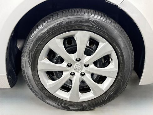 Used 2021 Toyota Corolla LE FWD image 31