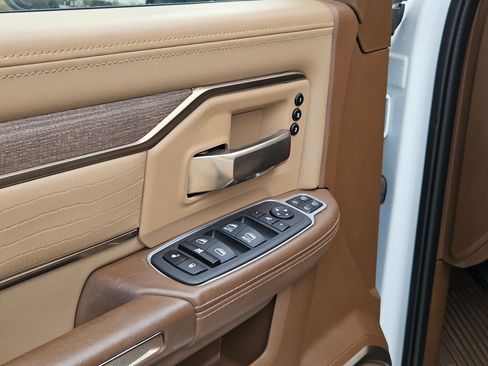 Used 2024 RAM 2500 Limited image 12