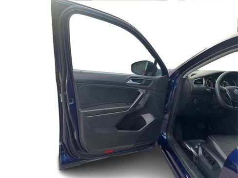 Used 2021 Volkswagen Tiguan SE image 21