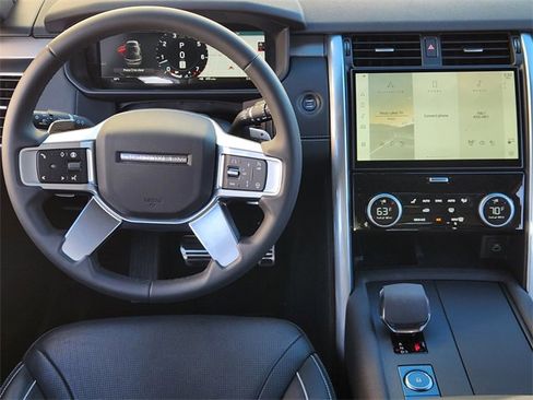 Used 2024 Land Rover Discovery Dynamic SE image 26