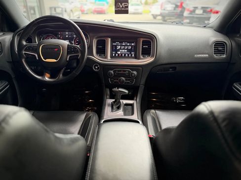 Used 2019 Dodge Charger SXT w/ Leather Interior Group RWD image 10
