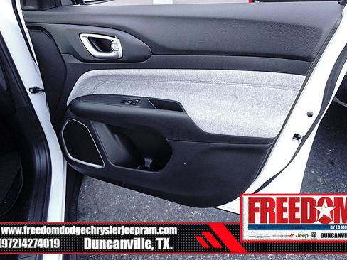 New 2026 Jeep Compass Latitude image 41