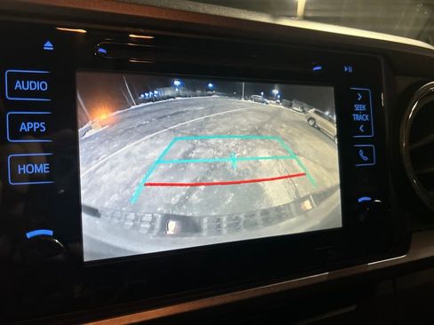 Used 2018 Toyota Tacoma TRD Off-Road image 14