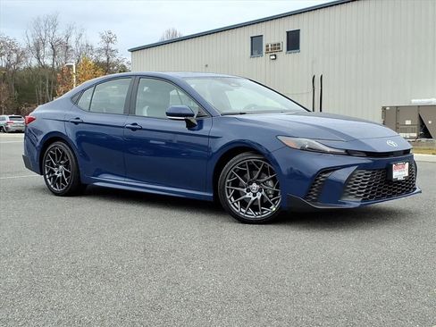 Certified 2025 Toyota Camry SE image 2