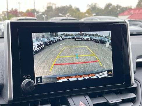 Used 2025 Toyota RAV4 XLE image 17