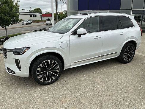 New 2026 Volvo XC90 T8 Plus w/ Protection Package AWD/4WD image 11